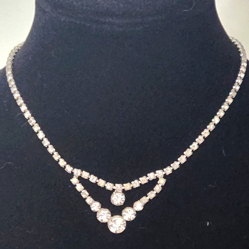 Vintage Gorgeous Rhinestone Necklace 16 in. Hangs longer with drop down